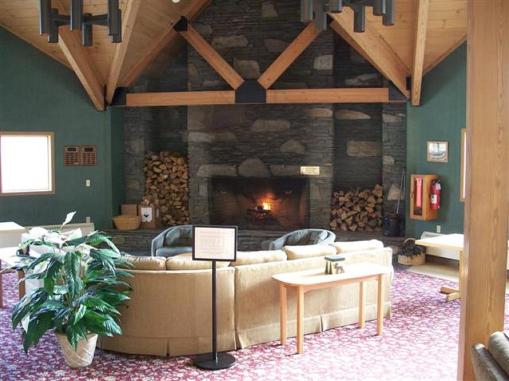 The Lodge At Lincoln Station Bagian luar foto